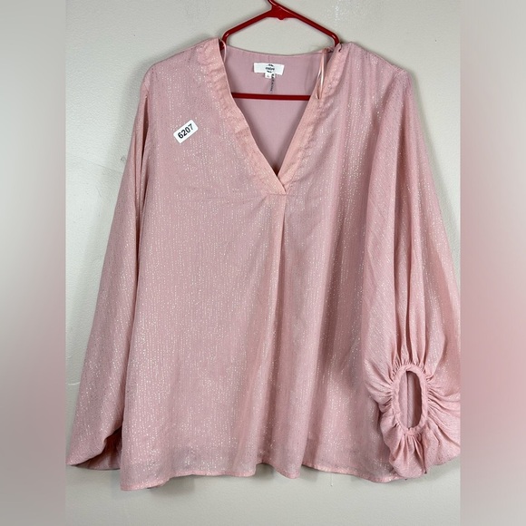 entro Tops - Entro large vneck pink/ gold 21 p2p 27” length shear sleeves preowned